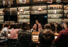 Il ritorno del bar: nell’Italia digitale abbiamo ancora bisogno di un tavolino