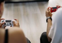 Il videogioco era gratis. Poi abbiamo cominciato a comprare vite, skin e mondi che non esistono